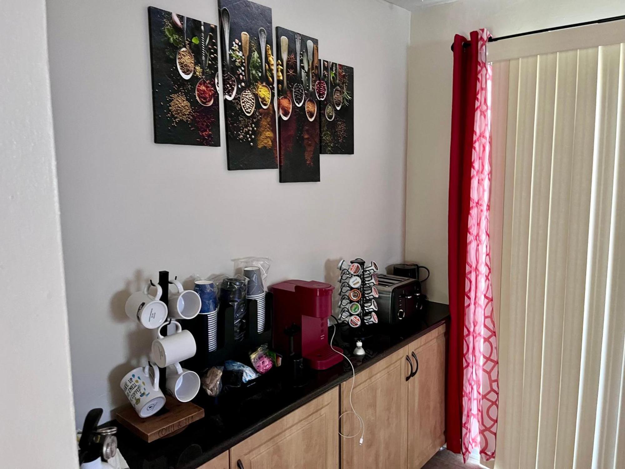 Stylish Cozy Quiet Family Retreat And Romantic Getaway Sleeps Up To 7 With Fast Wifi, Free Parking, Work Station, Alexa Enabled, Fenced In Backyard For Pets Grill Party Patio, Porch, Beach, Canal, Stadium,Boardwalk Restaurants, And Much More! Atlantic City Zewnętrze zdjęcie
