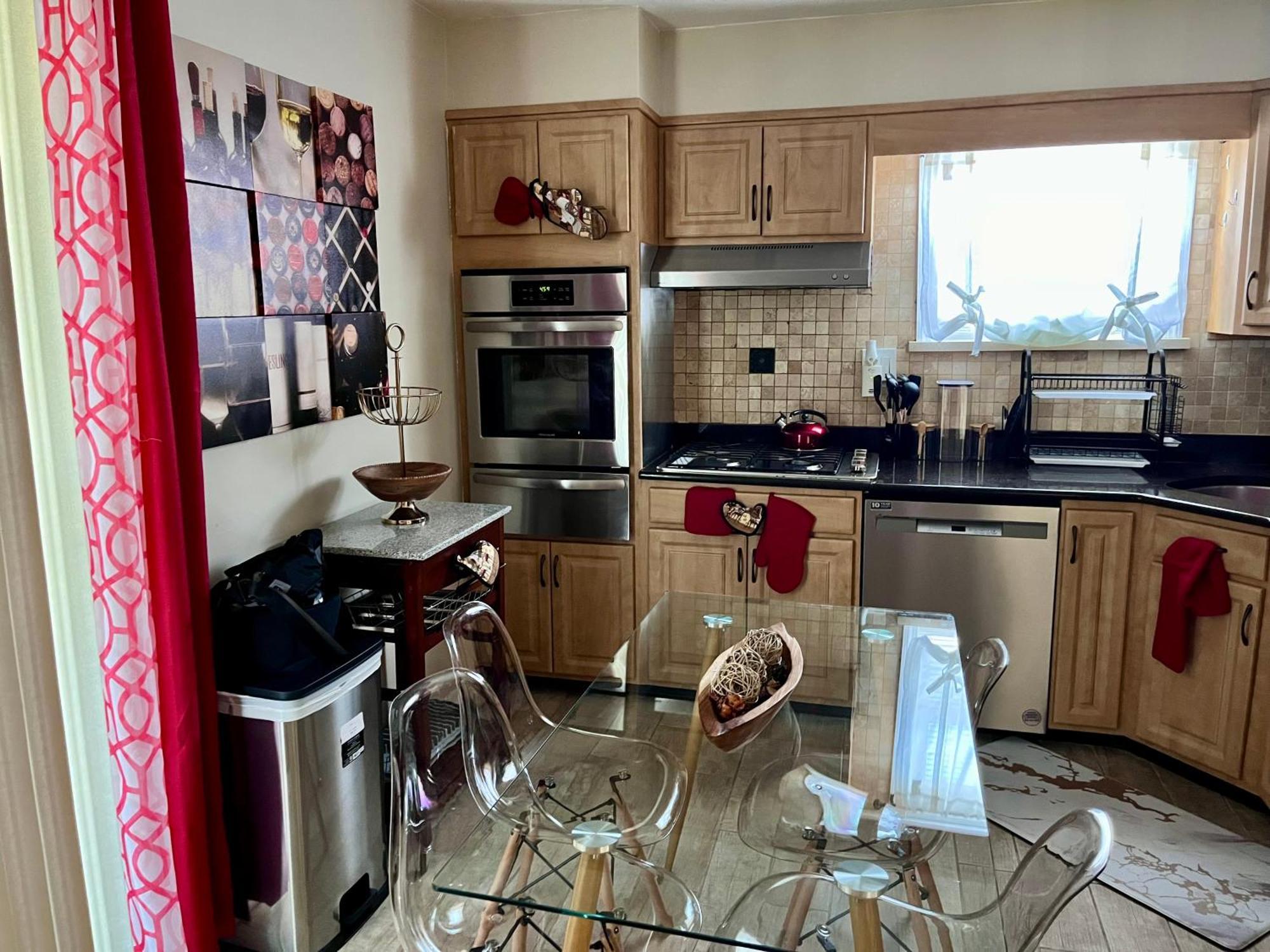 Stylish Cozy Quiet Family Retreat And Romantic Getaway Sleeps Up To 7 With Fast Wifi, Free Parking, Work Station, Alexa Enabled, Fenced In Backyard For Pets Grill Party Patio, Porch, Beach, Canal, Stadium,Boardwalk Restaurants, And Much More! Atlantic City Zewnętrze zdjęcie