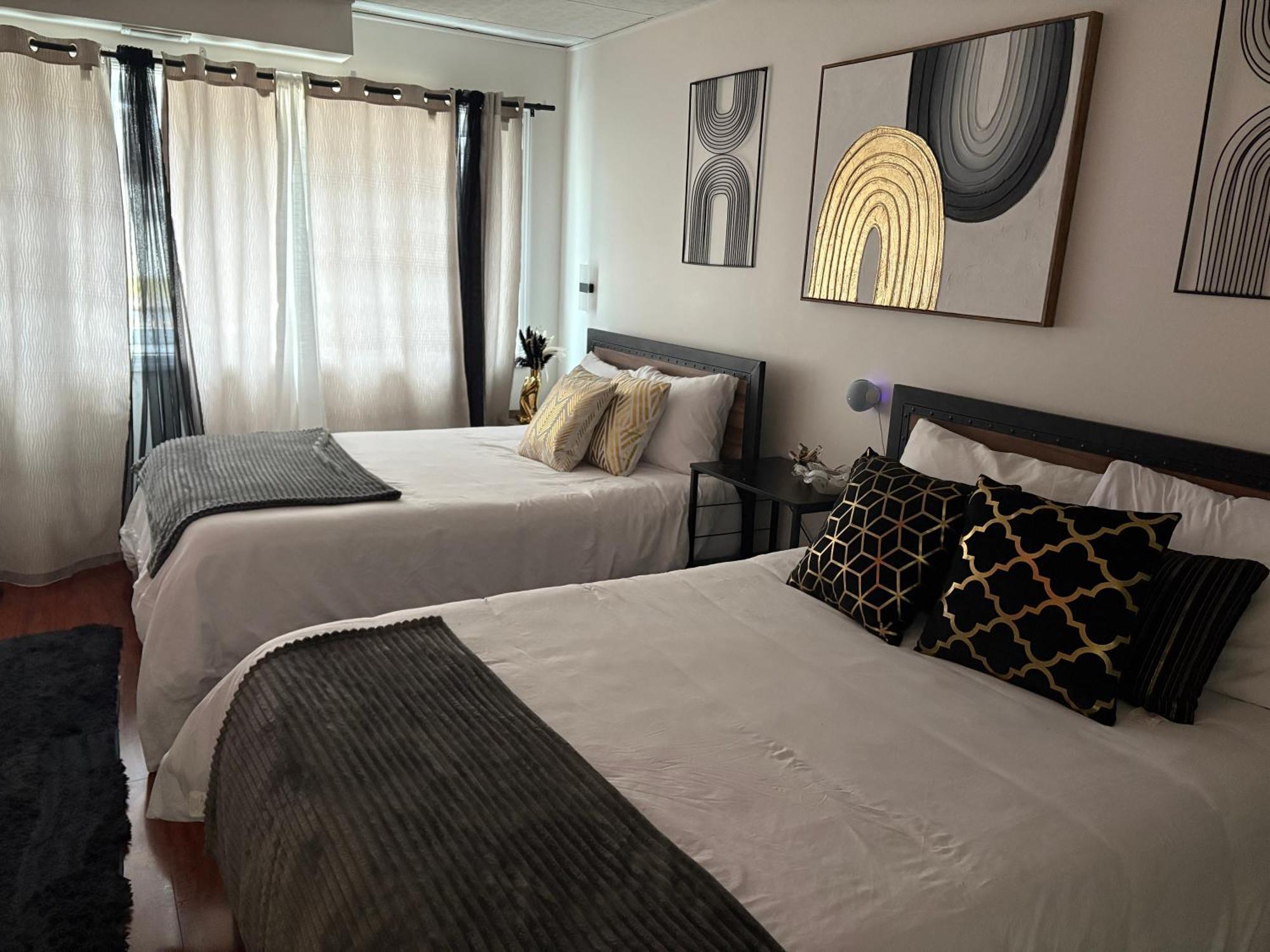 Stylish Cozy Quiet Family Retreat And Romantic Getaway Sleeps Up To 7 With Fast Wifi, Free Parking, Work Station, Alexa Enabled, Fenced In Backyard For Pets Grill Party Patio, Porch, Beach, Canal, Stadium,Boardwalk Restaurants, And Much More! Atlantic City Zewnętrze zdjęcie